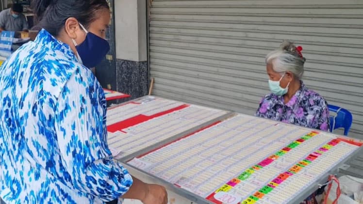 5797-4-Famous numbers for the period that sell very well from lottery sellers in the Chiang Mai area